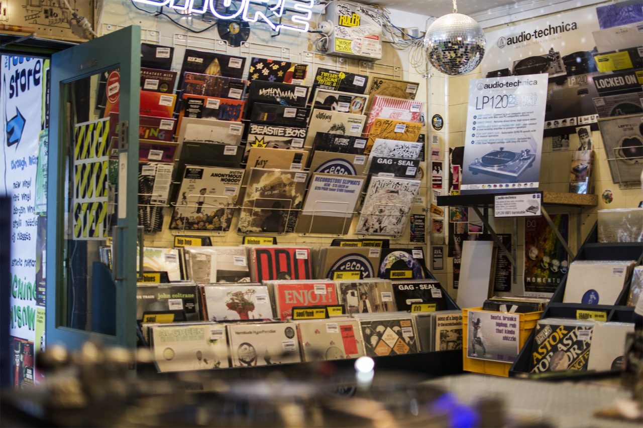 Thiết kế shop Retro