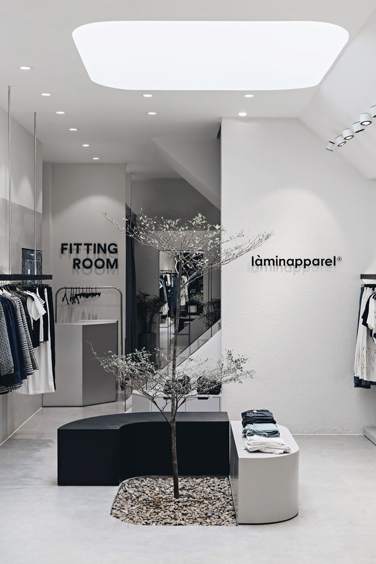 Không gian shop theo phong cách Tối Giản